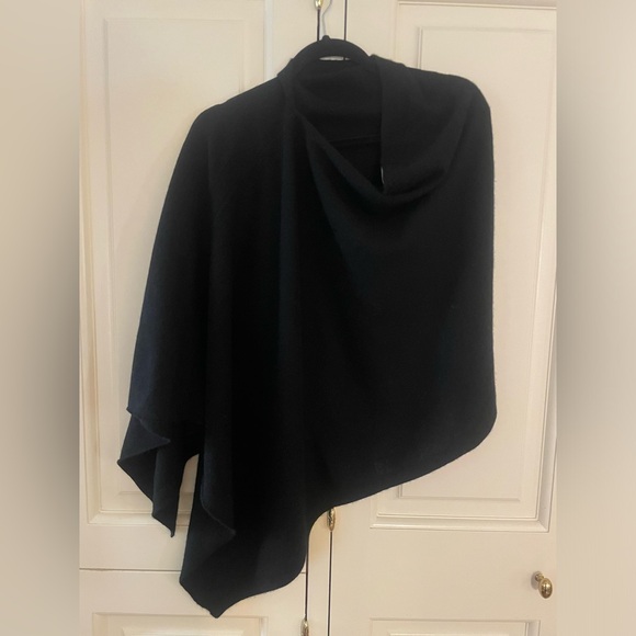 Black cape in pure cashmere like new - Picture 2 of 2